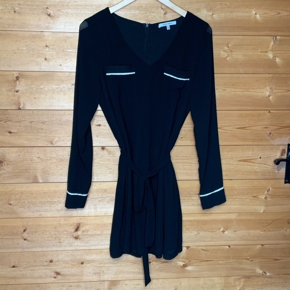 Naked zebra Lightweight v neck black dress size L - Picture 10 of 10